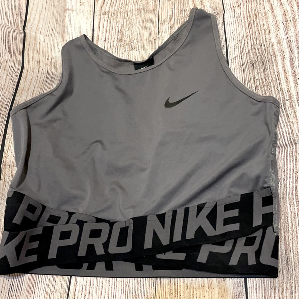 Nike mesh top size large women’s crop top, work out attire